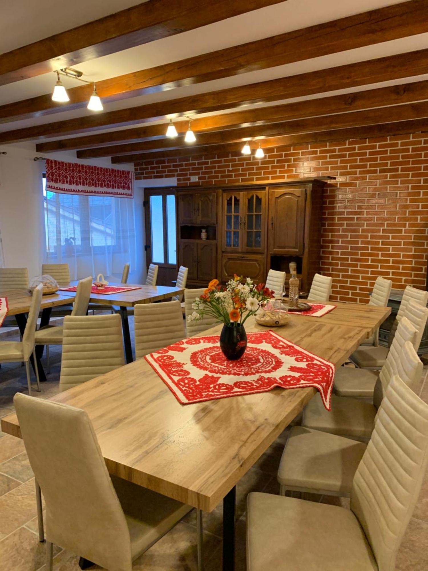 Casa Lenke Hotel Săcele Eksteriør billede