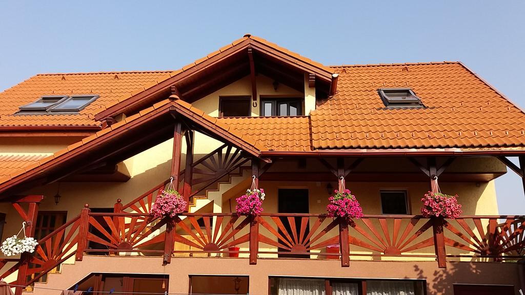 Casa Lenke Hotel Săcele Eksteriør billede
