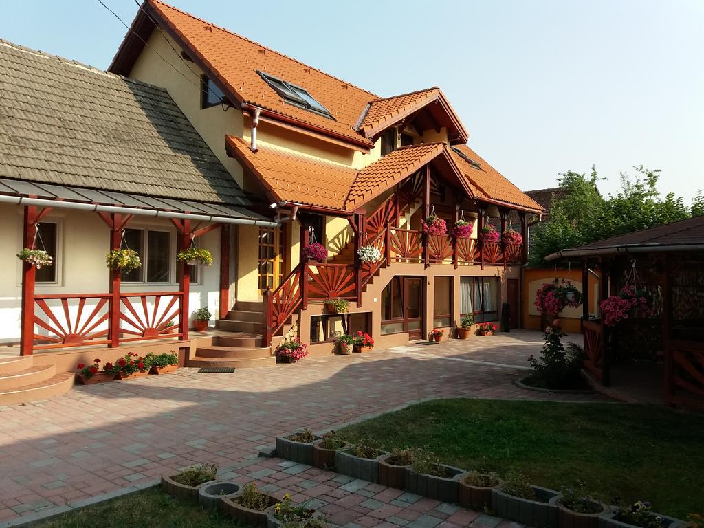 Casa Lenke Hotel Săcele Eksteriør billede